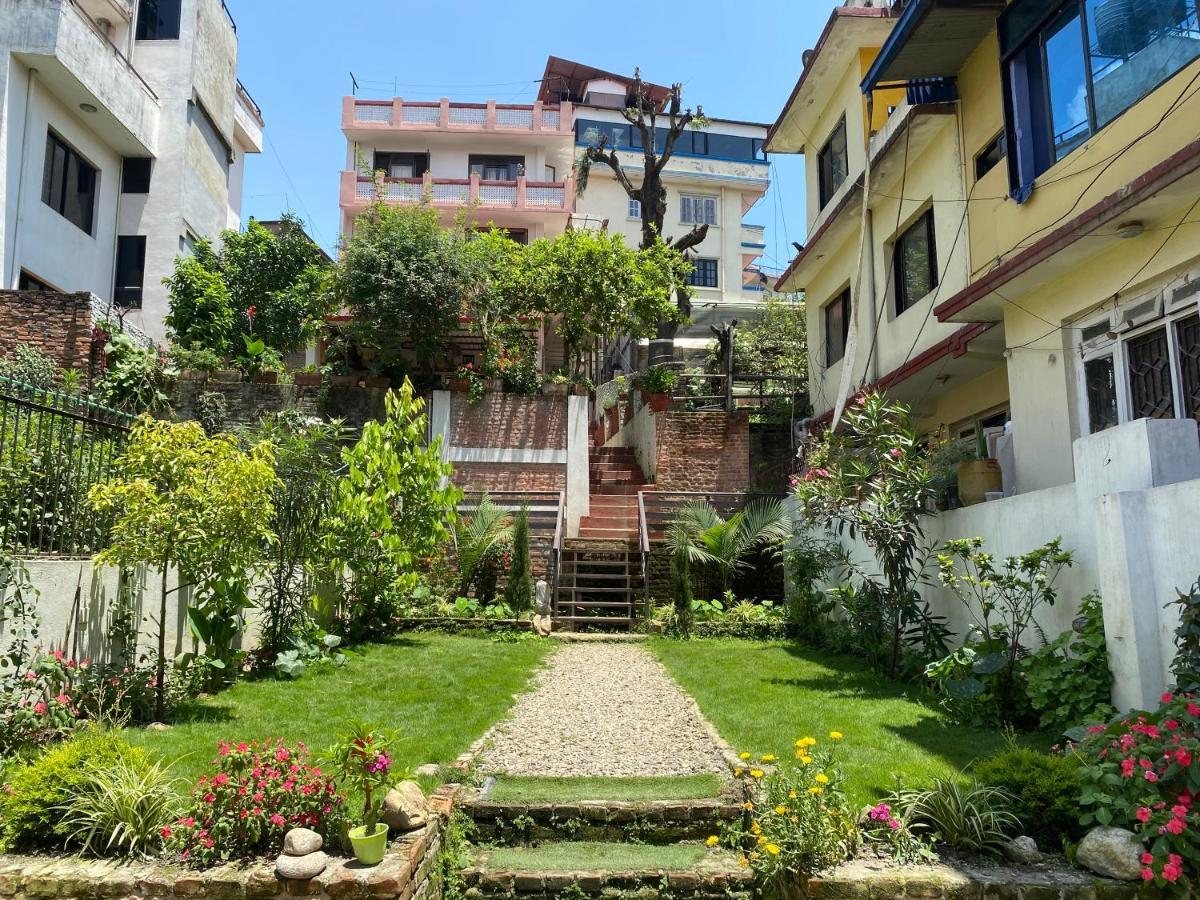 Birds Nest Hostel Катманду Экстерьер фото