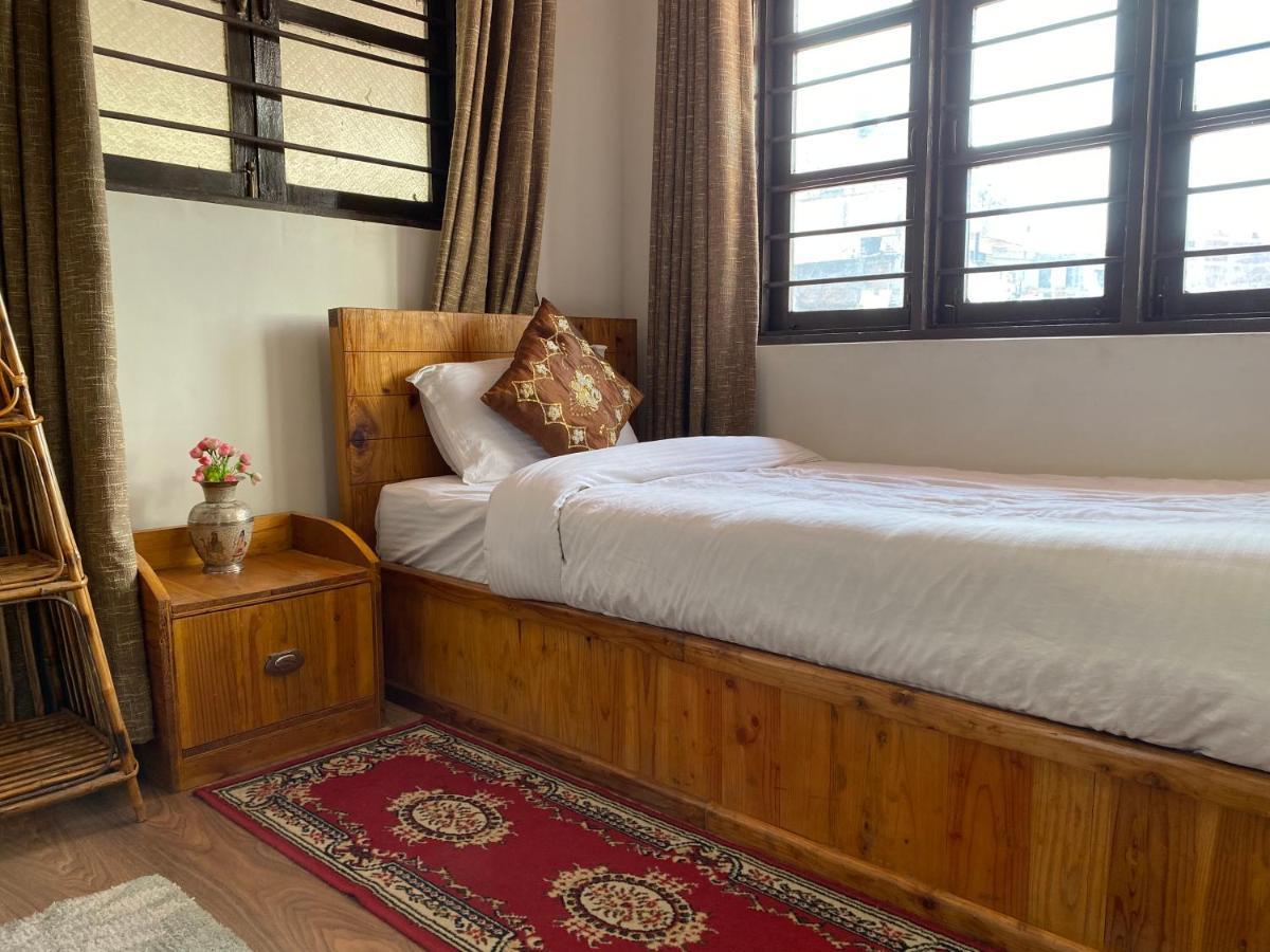 Birds Nest Hostel Катманду Экстерьер фото