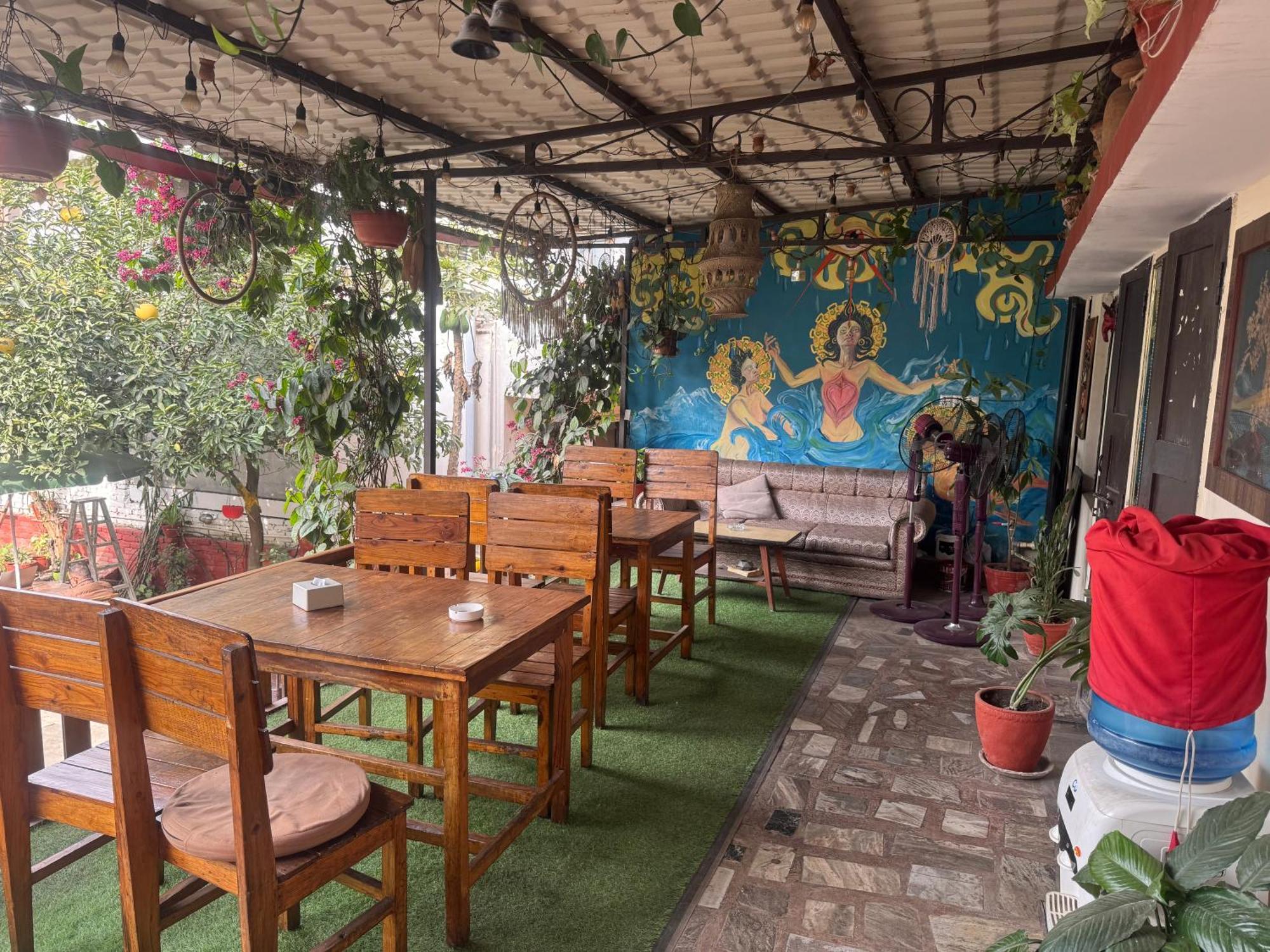 Birds Nest Hostel Катманду Экстерьер фото