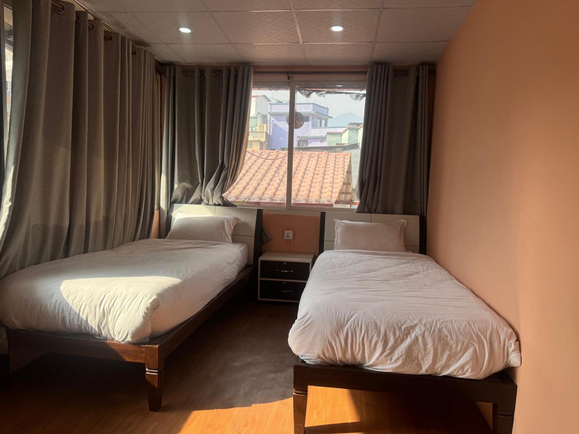 Birds Nest Hostel Катманду Экстерьер фото