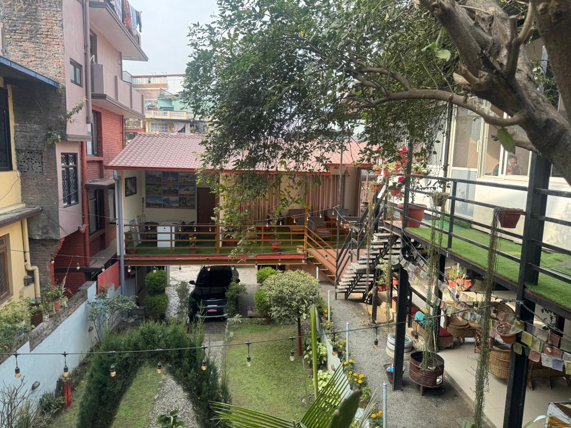 Birds Nest Hostel Катманду Экстерьер фото