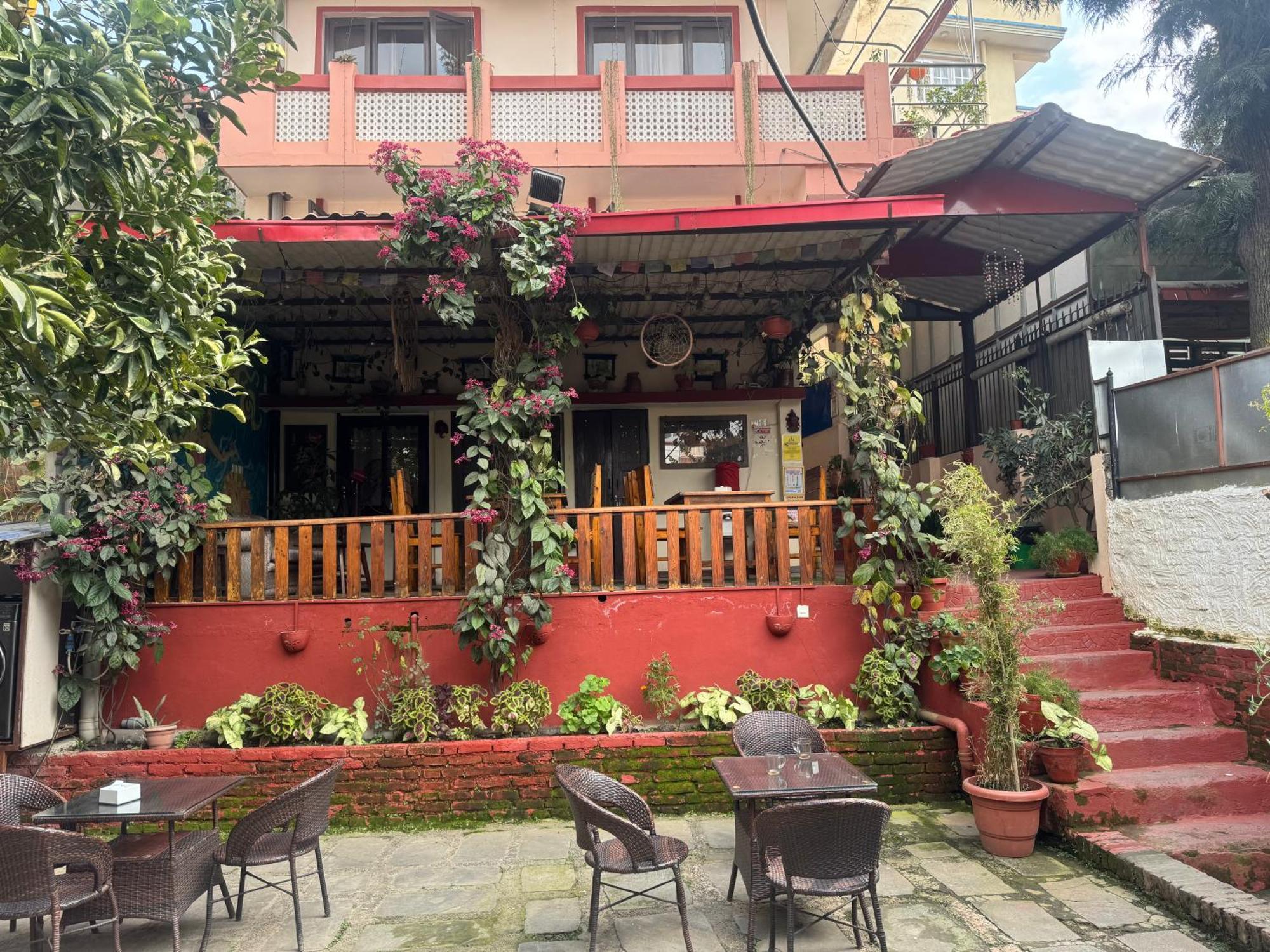 Birds Nest Hostel Катманду Экстерьер фото